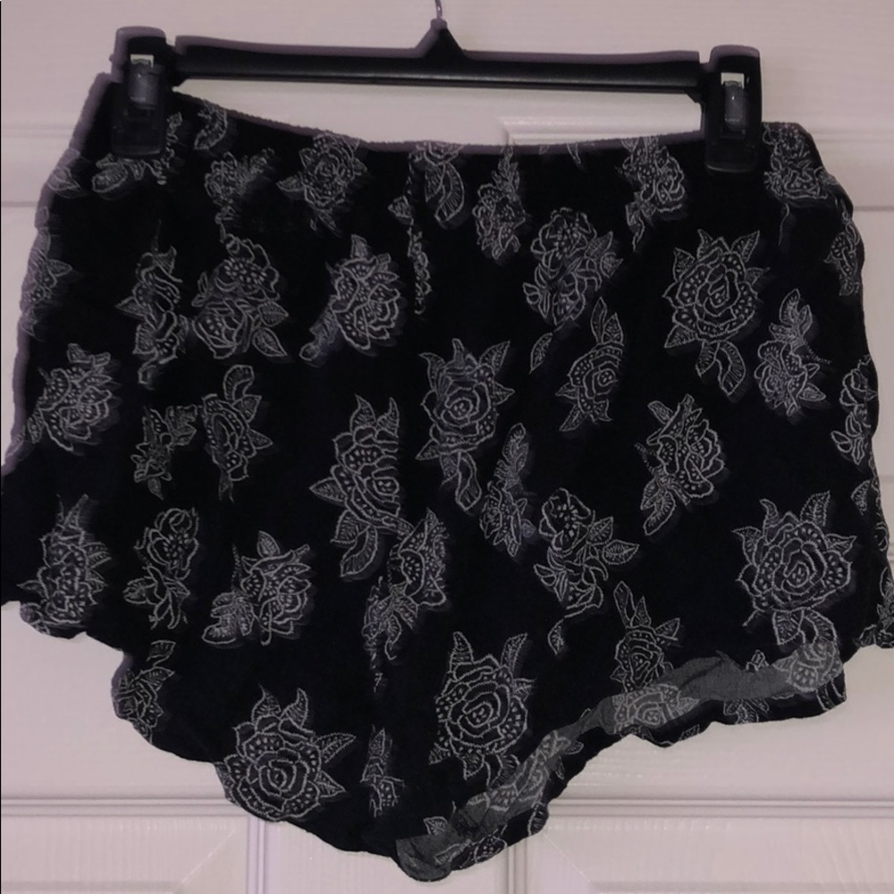 FLORAL SHORTS - Picture 2 of 2